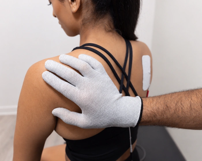 Neubie conductive glove used to map the shoulder